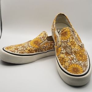 Excellent Yellow Floral Ultracush Vans size 8.5 Woman